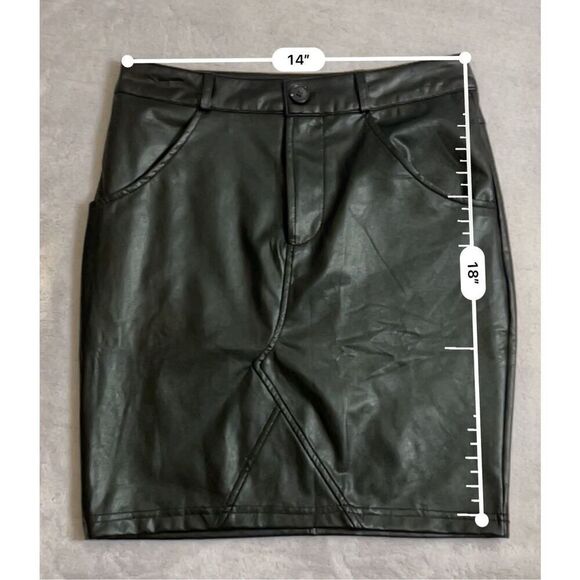 Women’s Vegan Faux Leather Mini Skirt MEDIUM - Picture 3 of 6